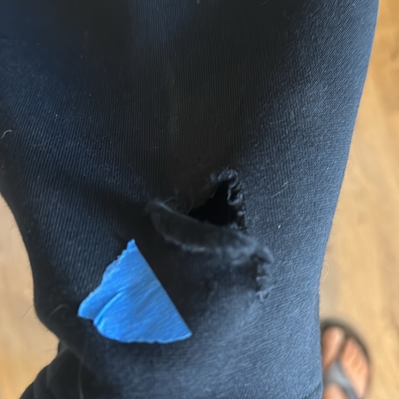 Under Armor Sweat Pants. With tags. Has hole in leg - Picture 3 of 3